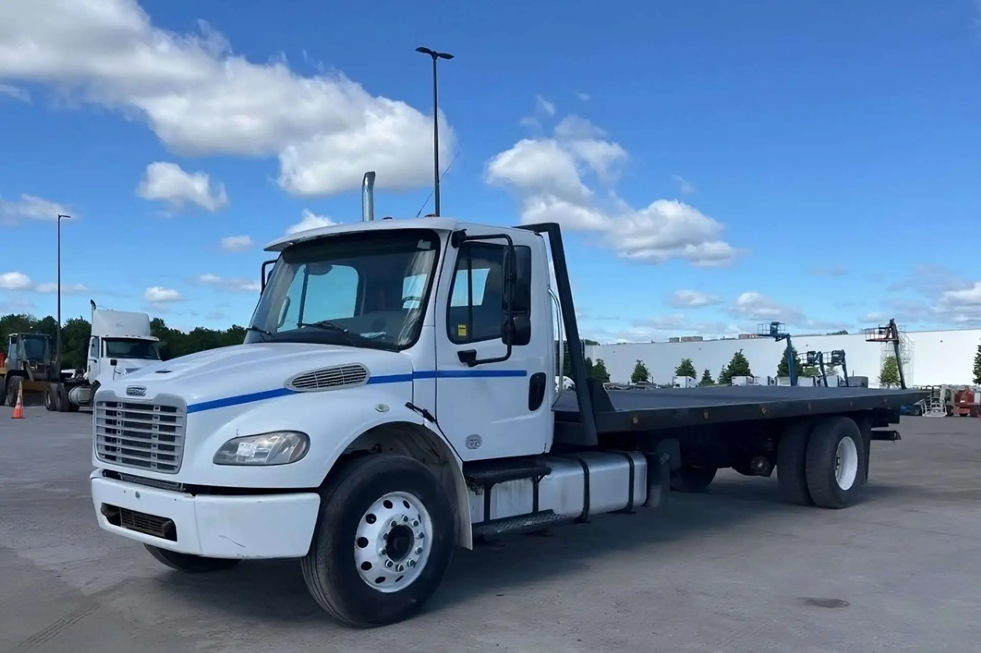 White Total Towing flatbed tow truck parked in Thunder Bay